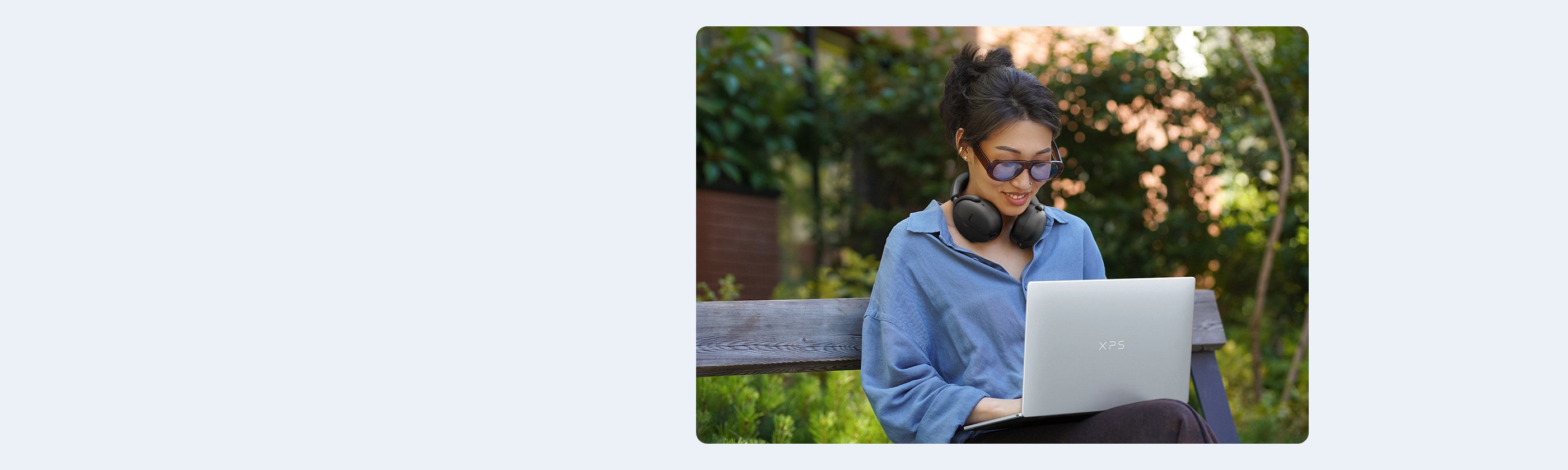 A women using DX13260 Roma Dell XPS 13 Laptop in the Sky Configuration Outdoors in a Park