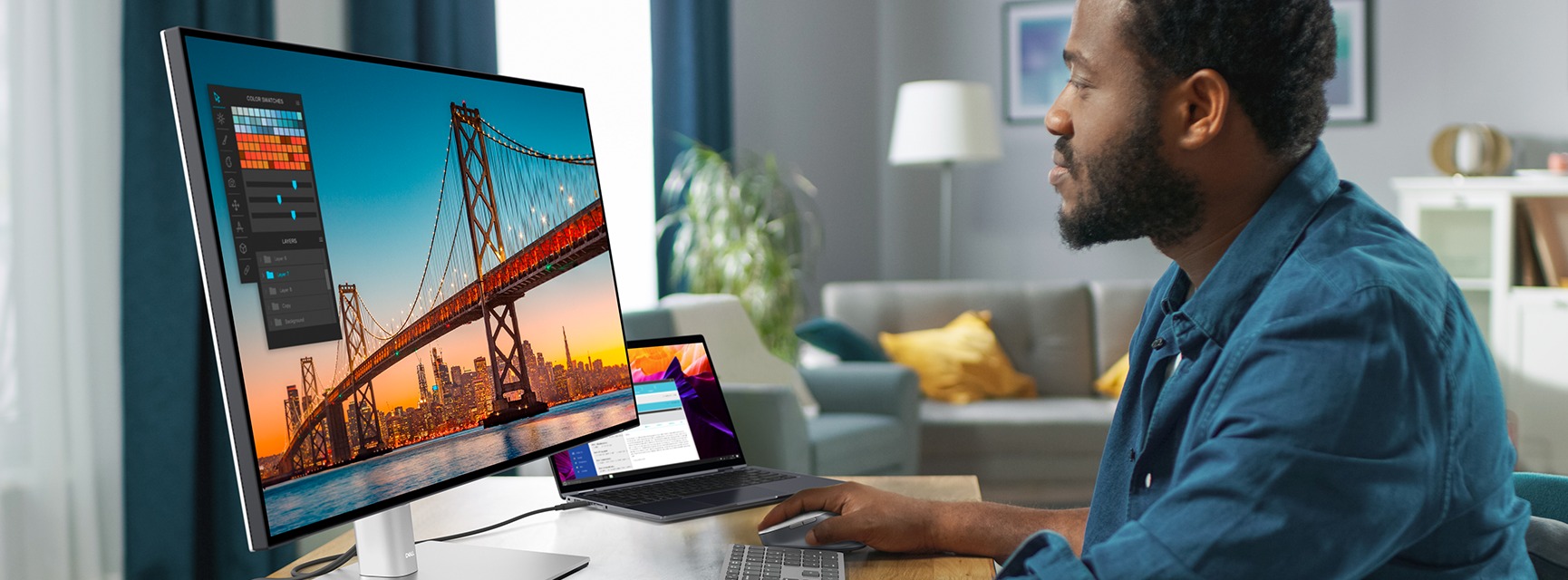 Homme qui travaille sur moniteur U3223QE Ultrasharp de 32 po