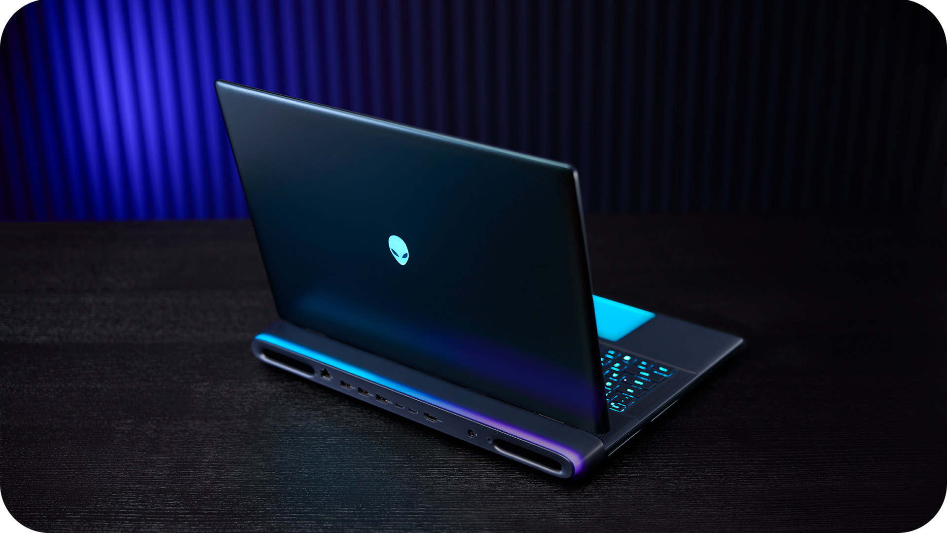 Alienware Command Center LP - Image - ROW