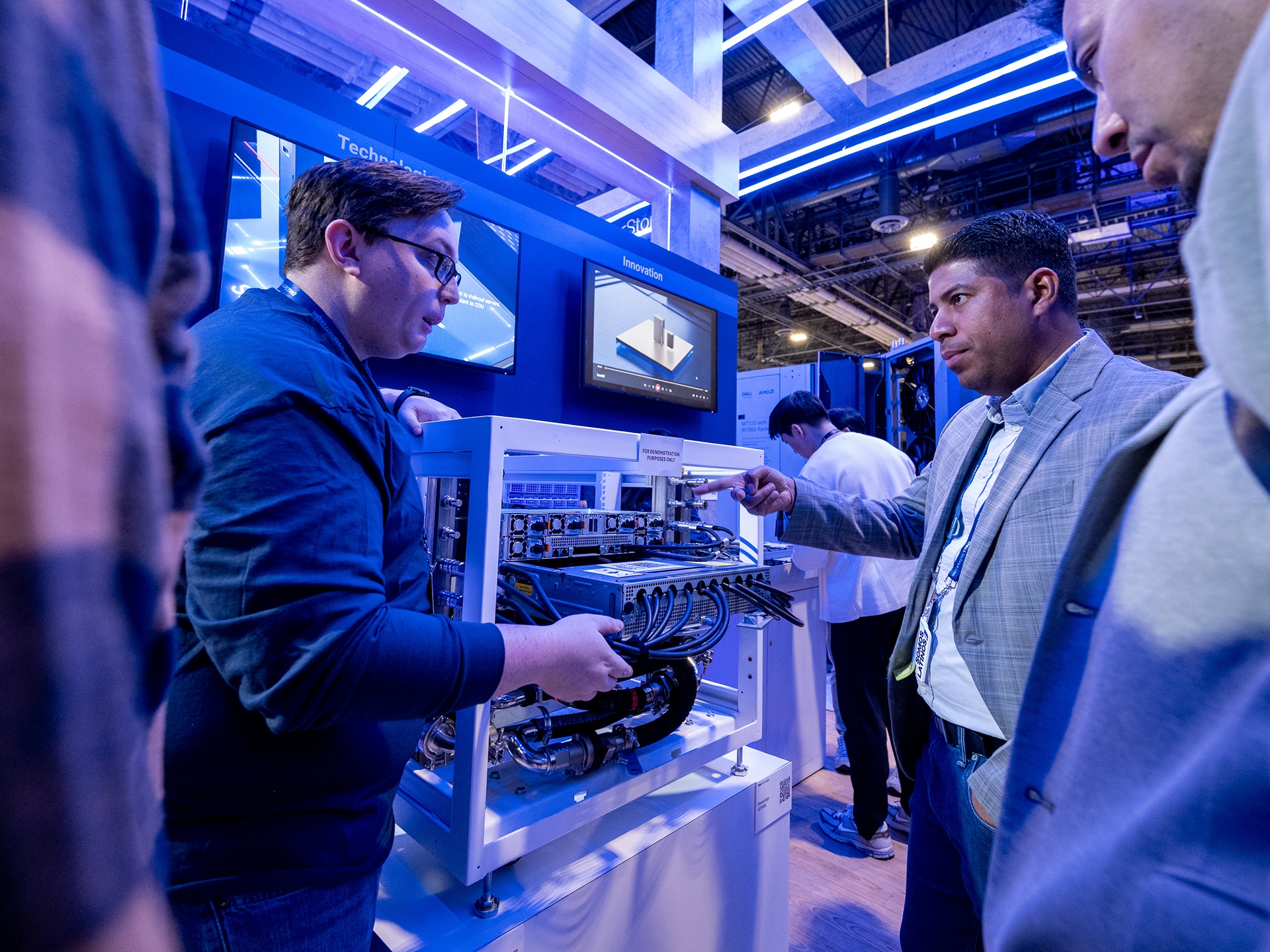 A conference floor demo of PowerEdge rack cooling