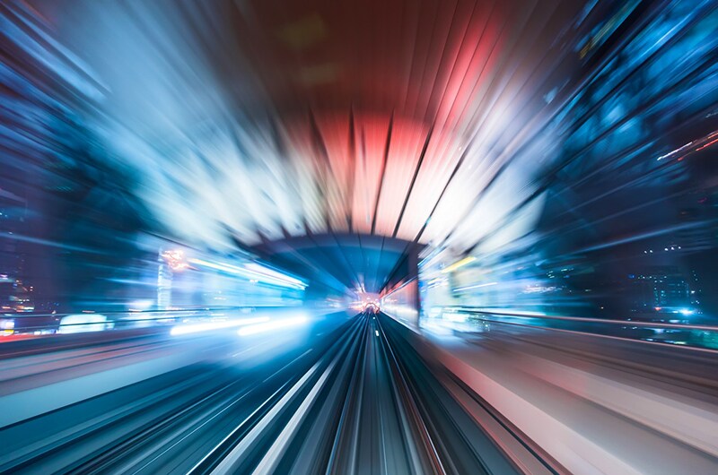 Vue avant d’un métro automatisé en marche
