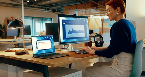 Introductie van Gen AI Qualcomm - vrouw op kantoor