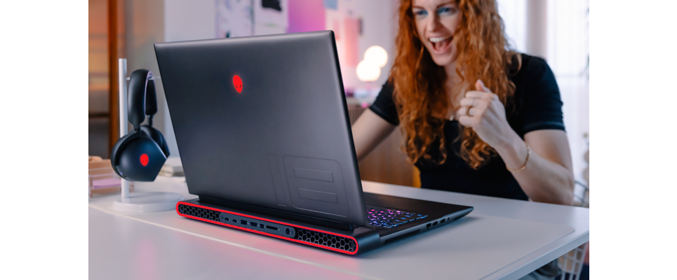 Woman using a Dell Alienware M18 R1 Gaming Laptop.