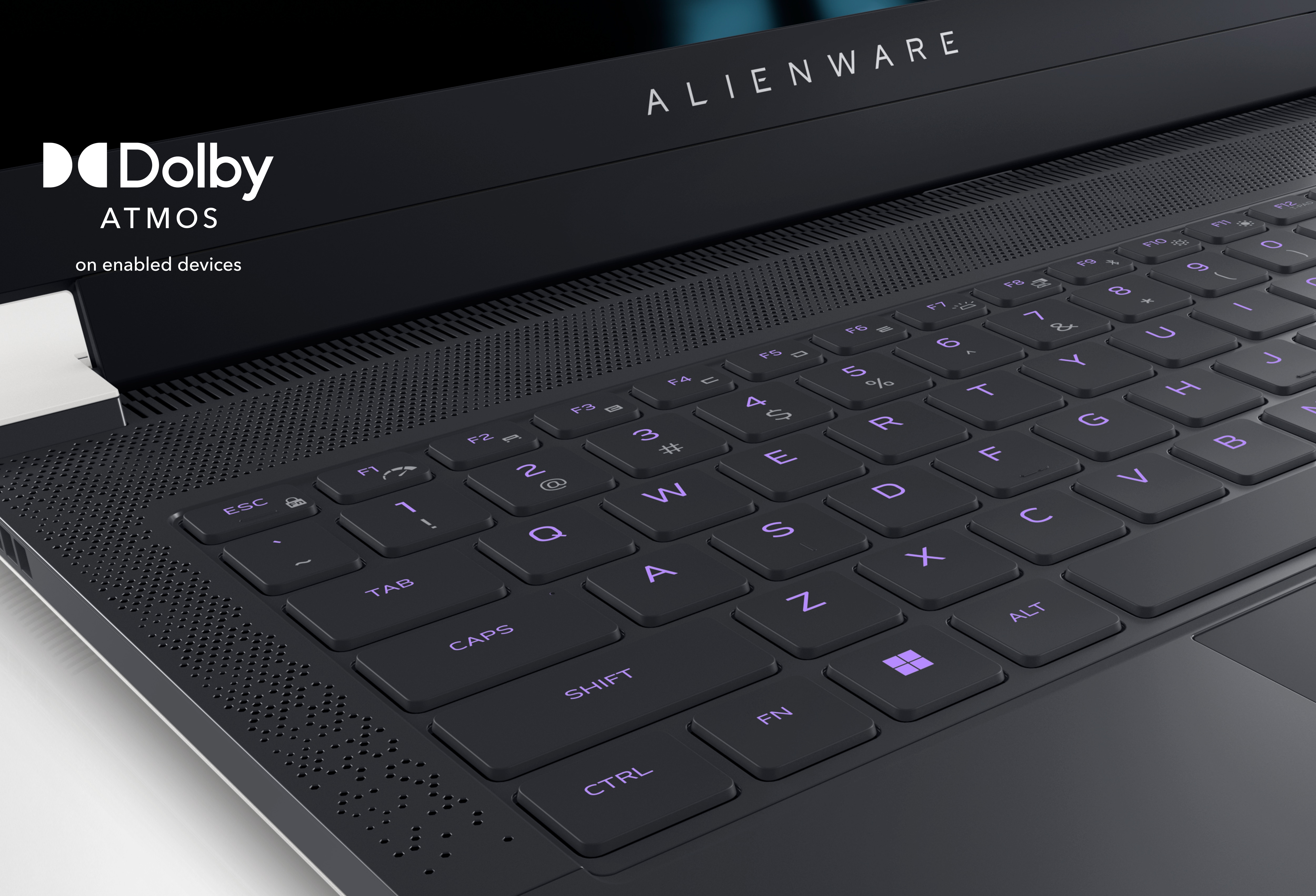 製品のキーボードとその紫色のライトを示しているDell Alienware X14ゲーミング ノートパソコンの画像。