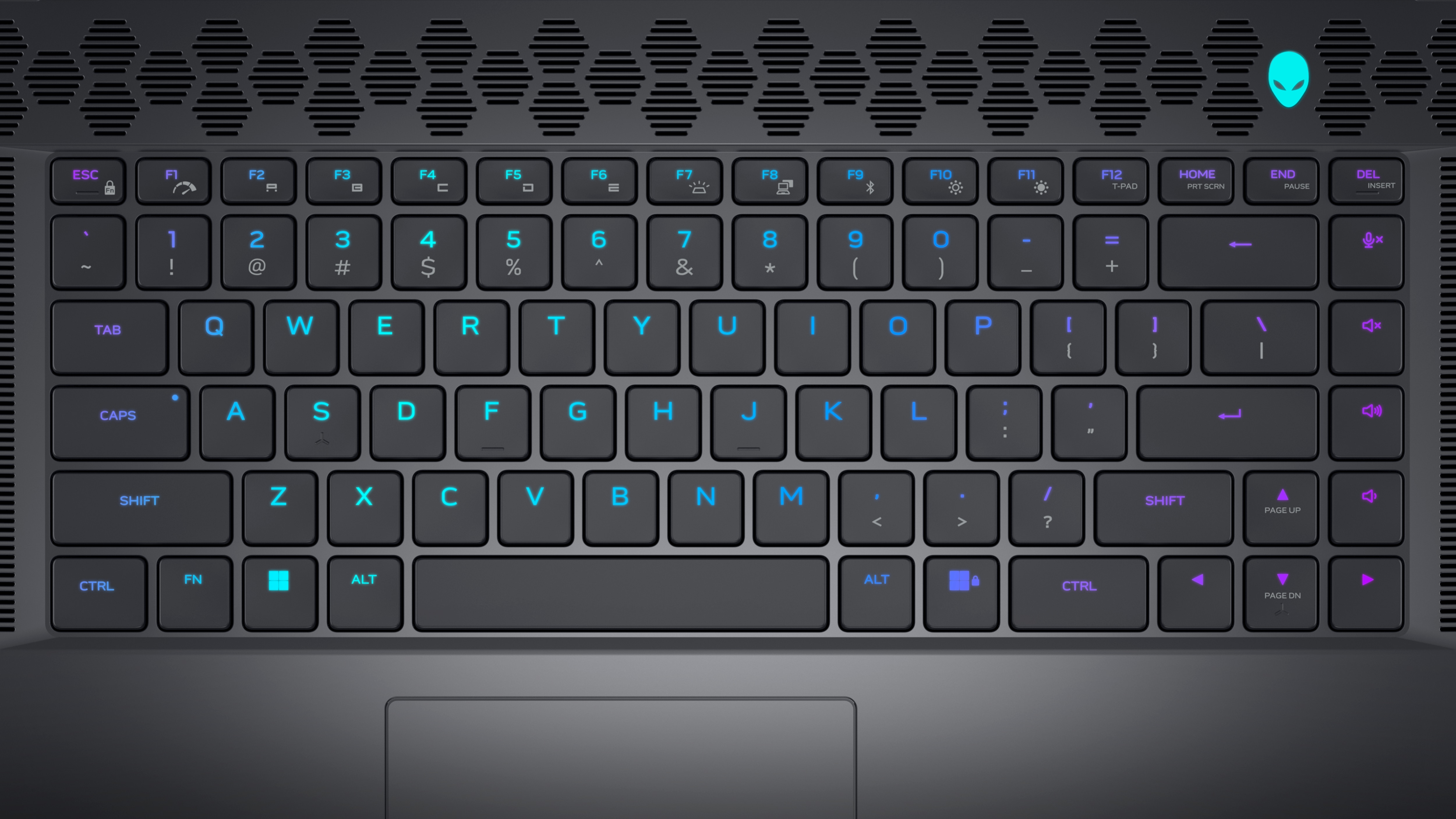 Bild der Tastatur des Dell Alienware x15 R2-Gaminglaptops mit eingeschalteter Beleuchtung und dem Alienware Logo auf der rechten Seite des Produkts.
