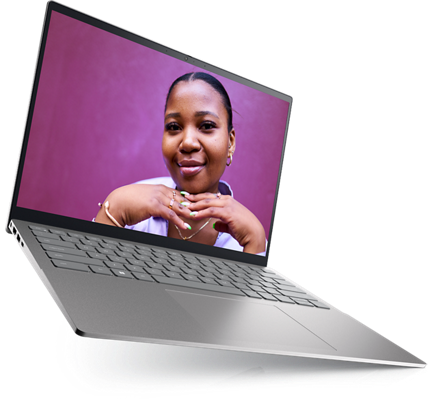 Bild eines geöffneten Dell Inspiron 14 5425-Laptops vor weißem Hintergrund mit dem Bild einer lächelnden Frau auf dem Bildschirm.