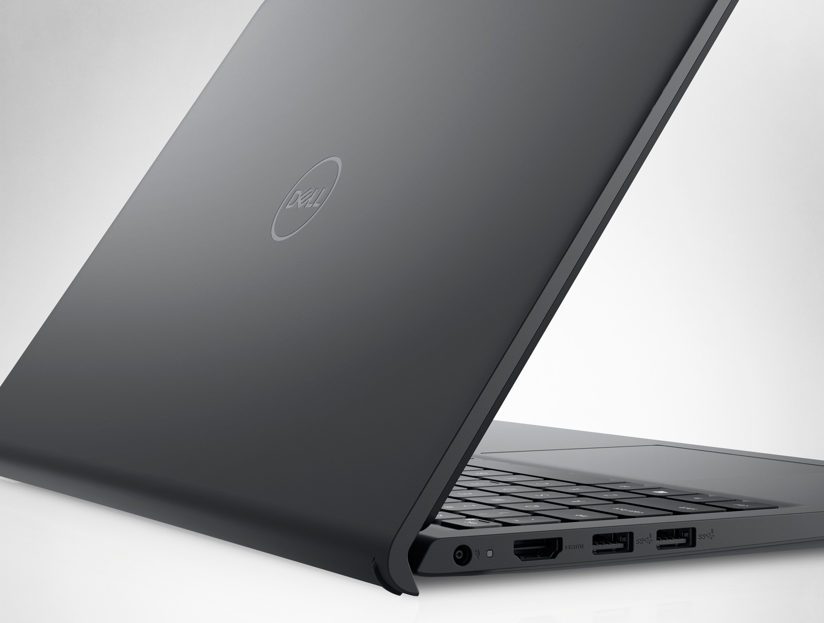 Photo d’un ordinateur portable Dell Inspiron 15 3521 ouvert avec l’arrière et le logo Dell visibles.