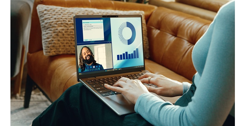 Portátil Latitude con una aplicación de productividad.