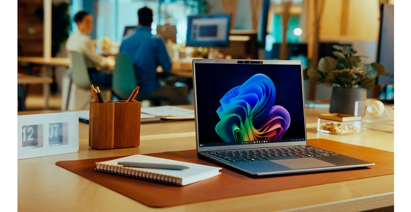 Portátil Latitude 7455 con la interfaz de usuario de Windows 11.