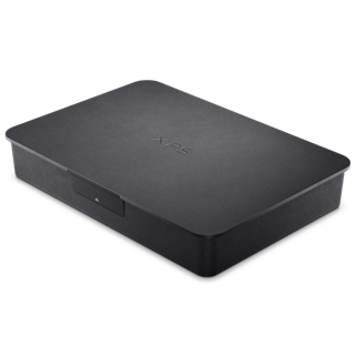 Abbildung der schwarzen Verpackung des Dell XPS 13 9315 mit dem darin enthaltenen Laptop
