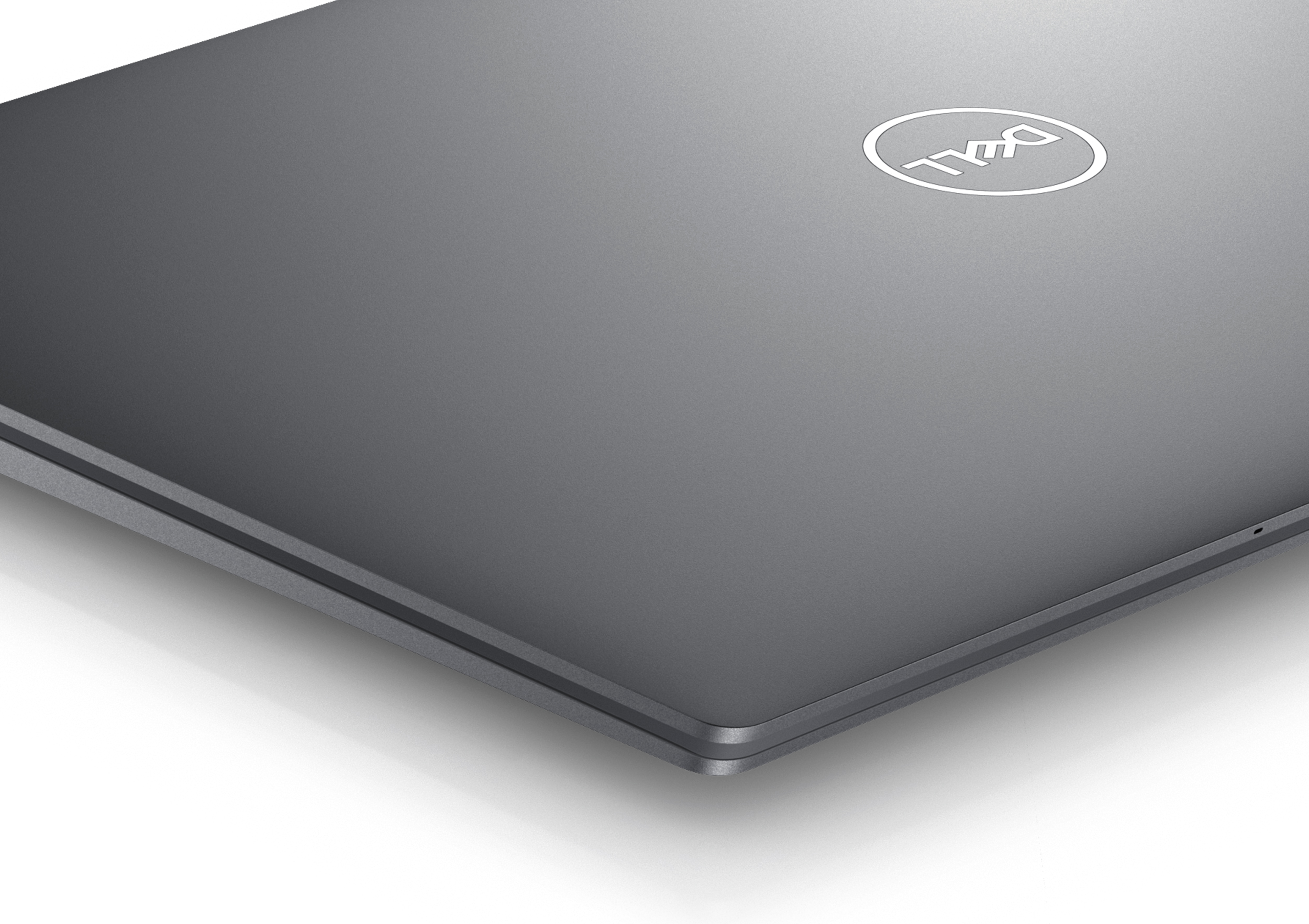 Imagem de um Dell XPS 13 9320 fechado com o logotipo da Dell visível.