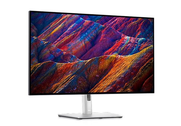 Immagine del monitor Dell UltraSharp U3223QE su sfondo bianco con l'immagine di un panorama sullo schermo.