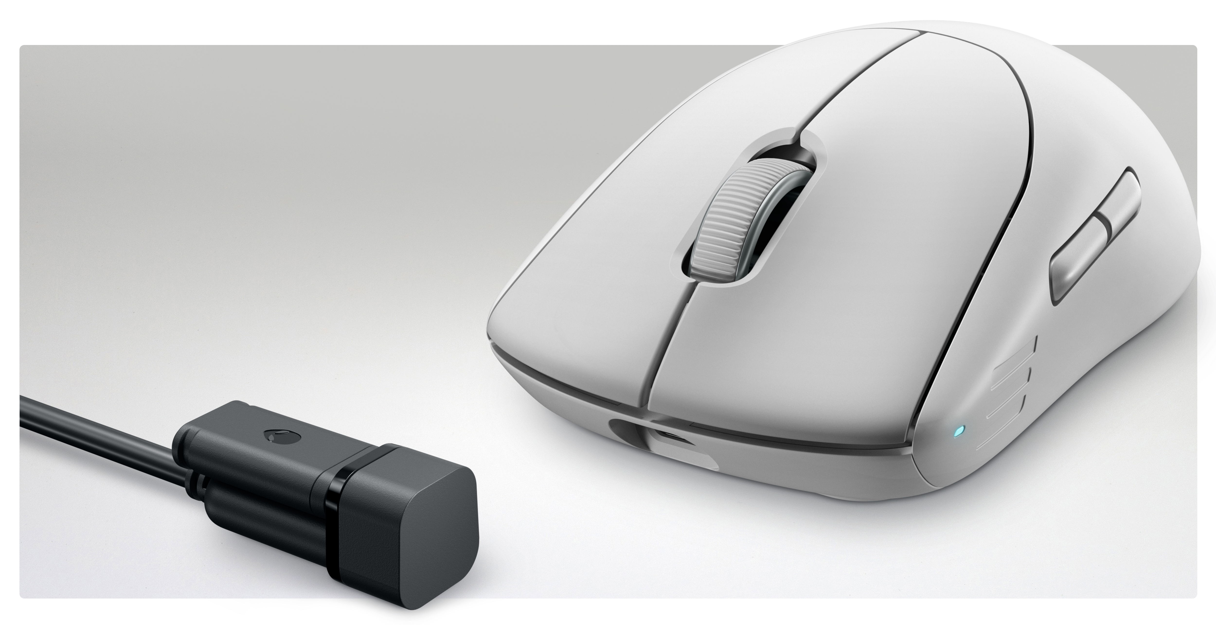 Dell Alienware Pro 遊戲專用無線滑鼠。