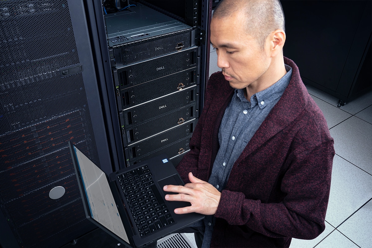 IT Professional Working with PowerVault in a Data Center