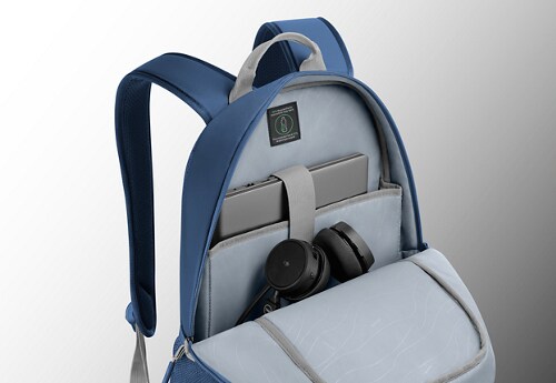 Imagen de una mochila Dell EcoLoop Urban CP4523G abierta con una laptop y un auricular dentro.
