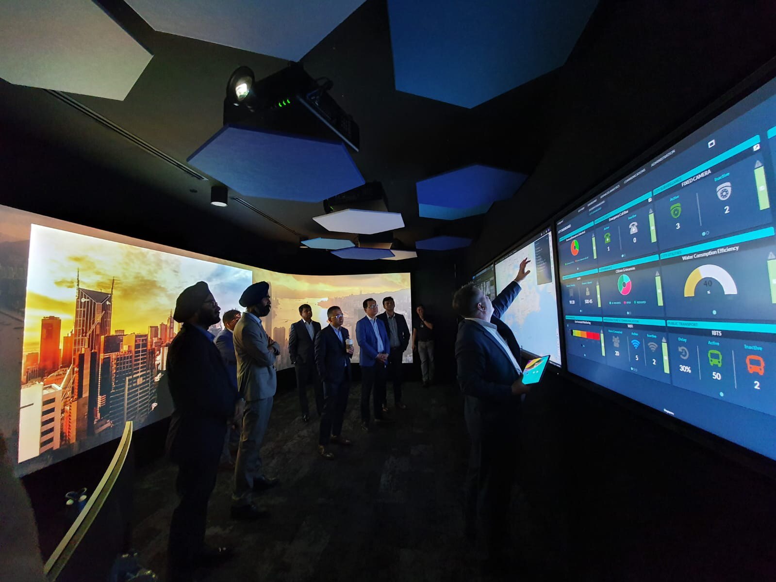 A group of customers visit the Customer Solution Centers Digital Cities experience in Singapore