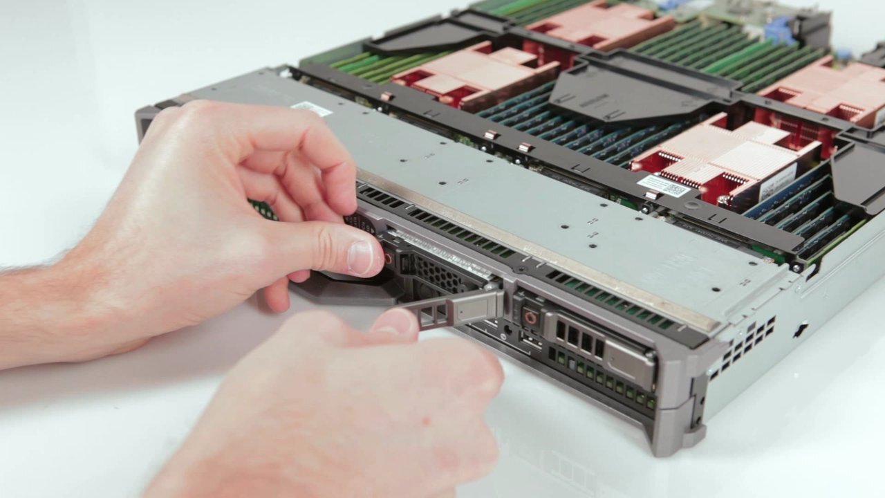 How to Replace the Hard Drive Backplane on PowerEdge M820