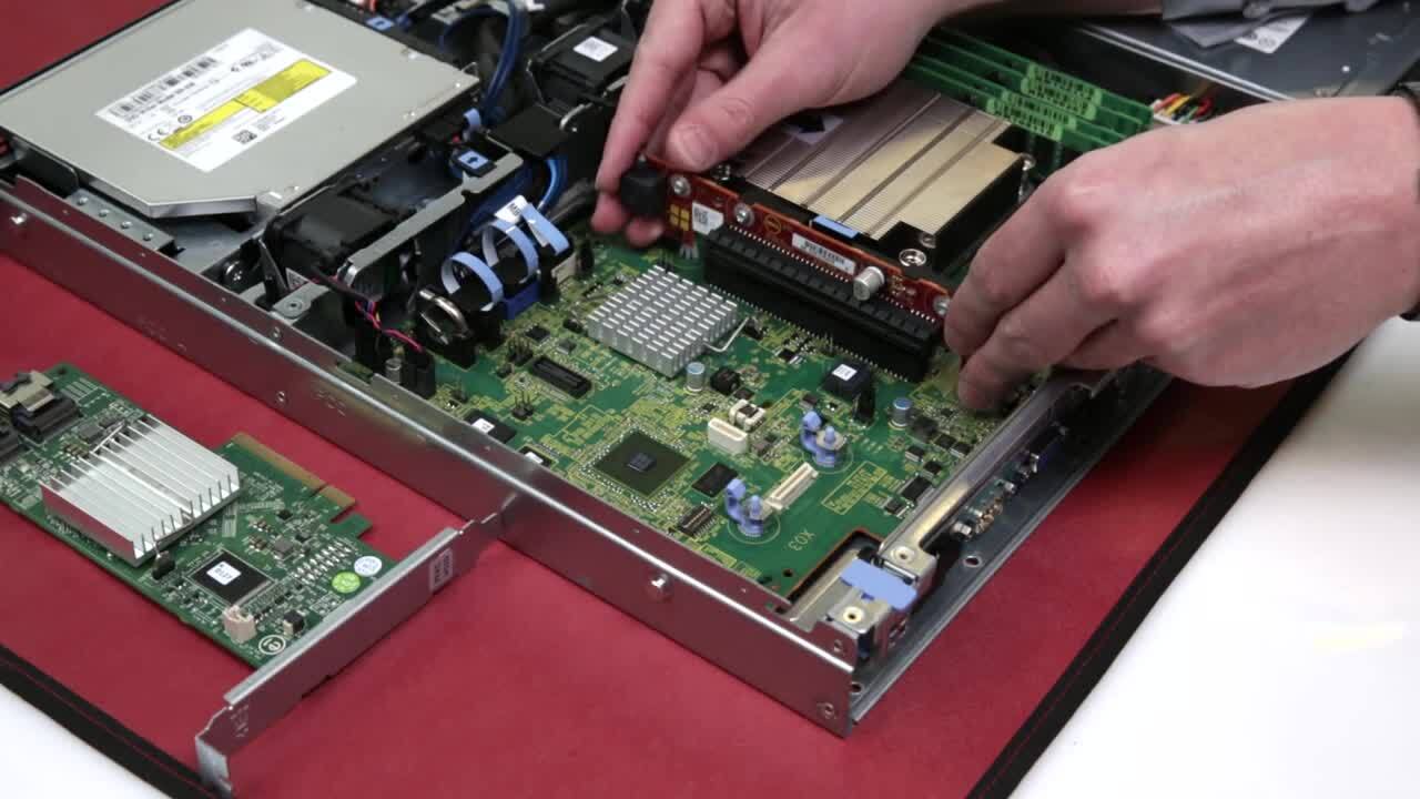 Installation d’une carte d’extension et d’une carte de montage pour PowerEdge R220