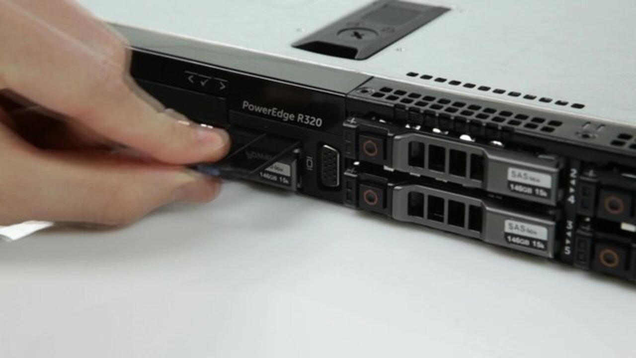 How to Remove and Install the Express Service Tag on PowerEdge R320