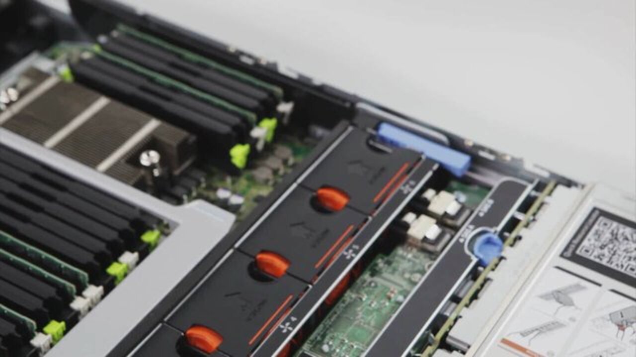 How to Replace the Fan on PowerEdge R820