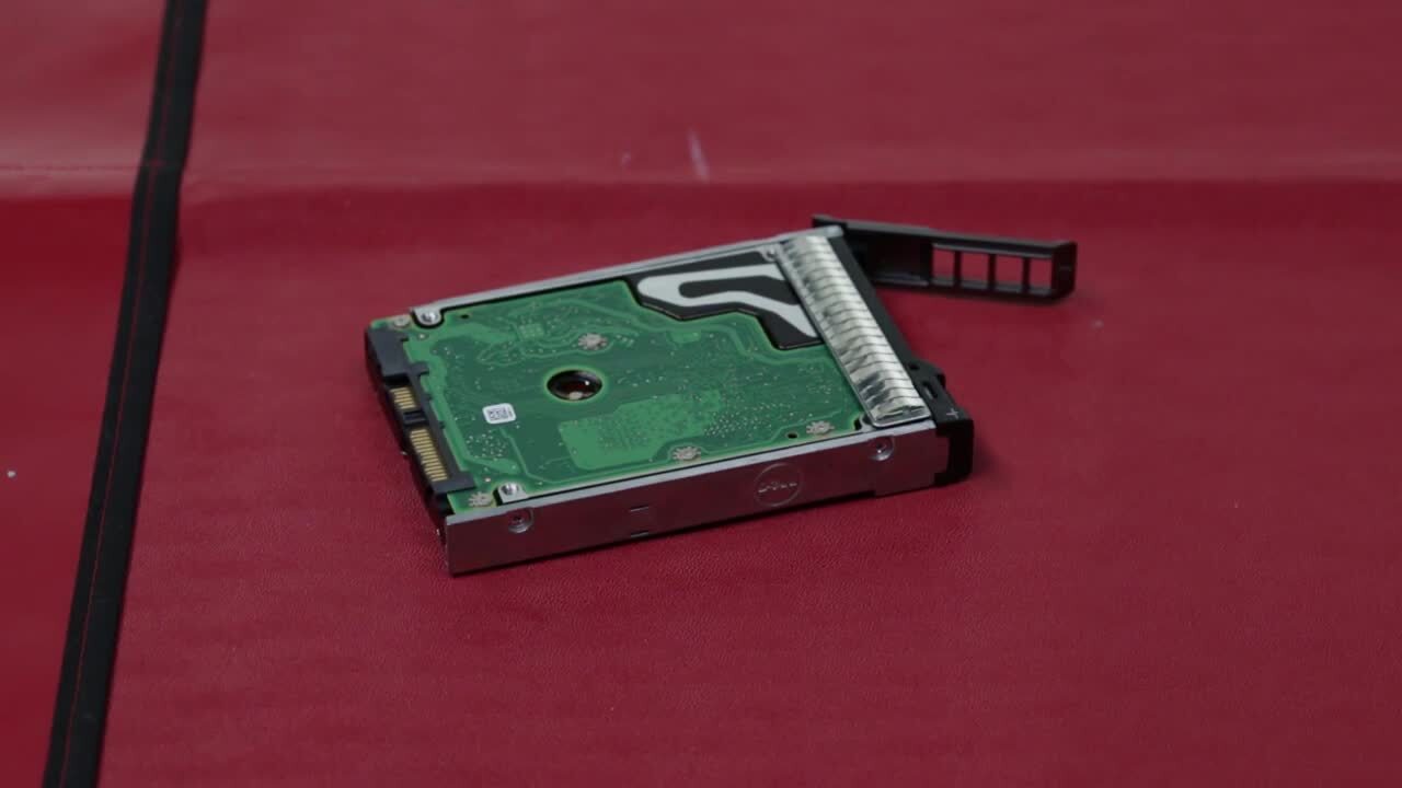 Cómo quitar el disco duro en PowerEdge R920