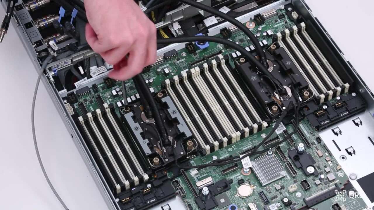 Come sostituire la scheda di sistema per PowerEdge XE9640