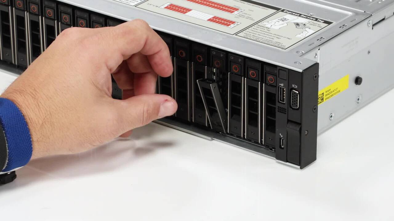 PowerEdge R7625のHDDを交換する方法 | Dell 日本 PowerEdge R7625のHDDを交換する方法 | Dell 日本